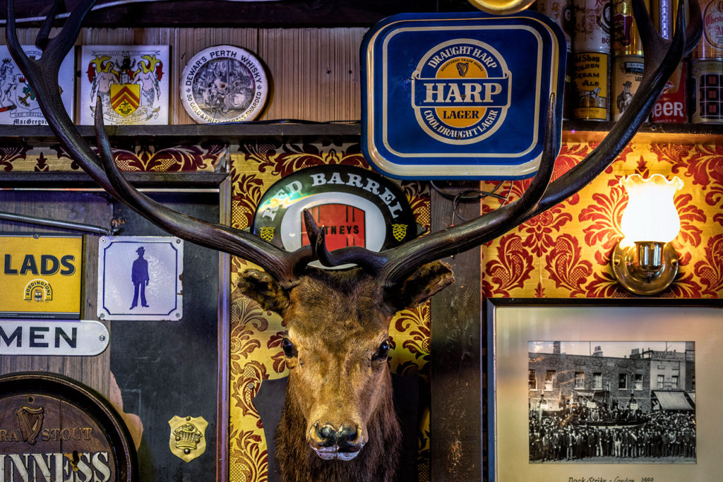 English Pub/Restaurant in San Mateo, California / The Swingin' Door