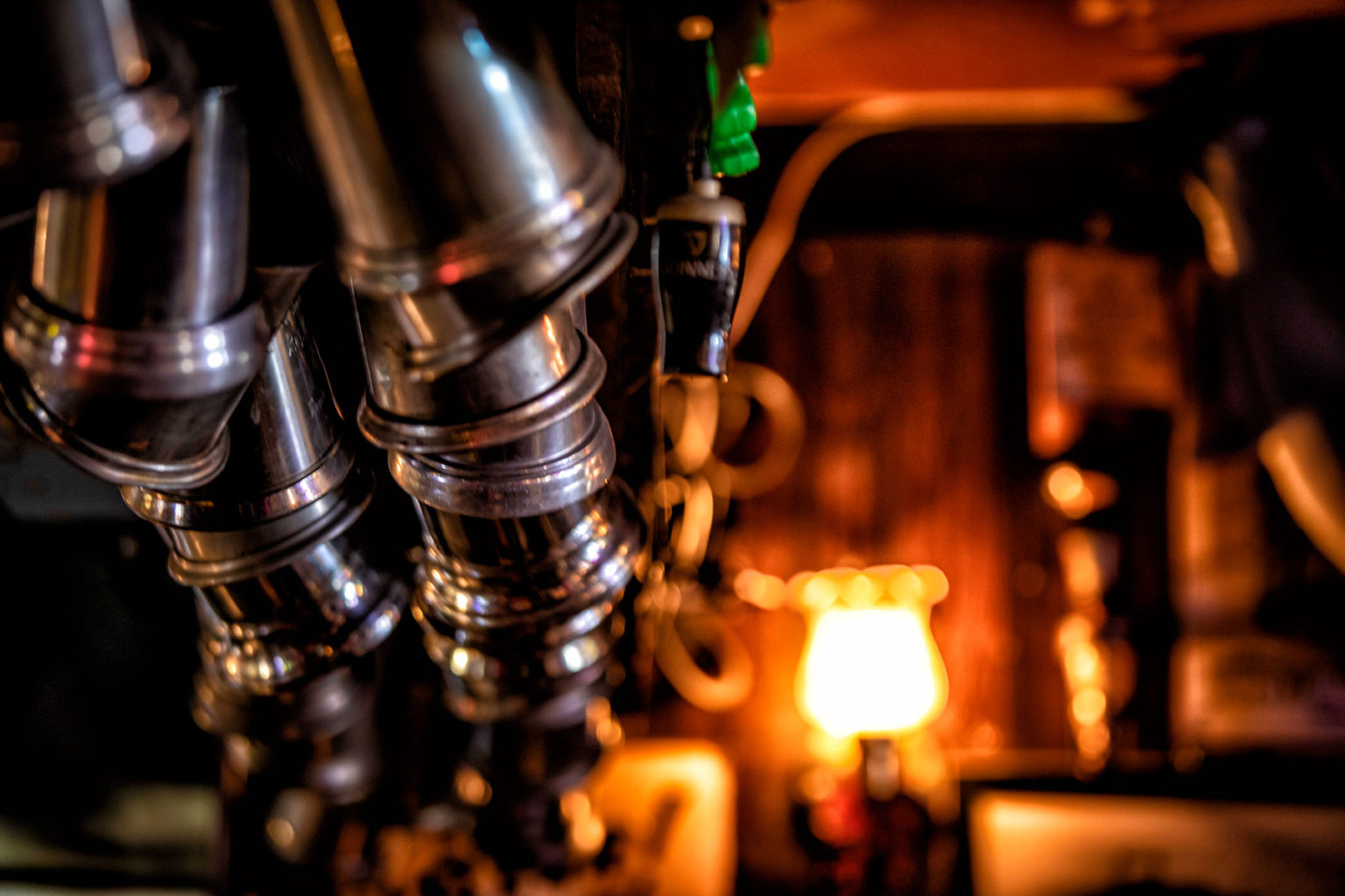 English Pub/Restaurant in San Mateo, California / The Swingin' Door